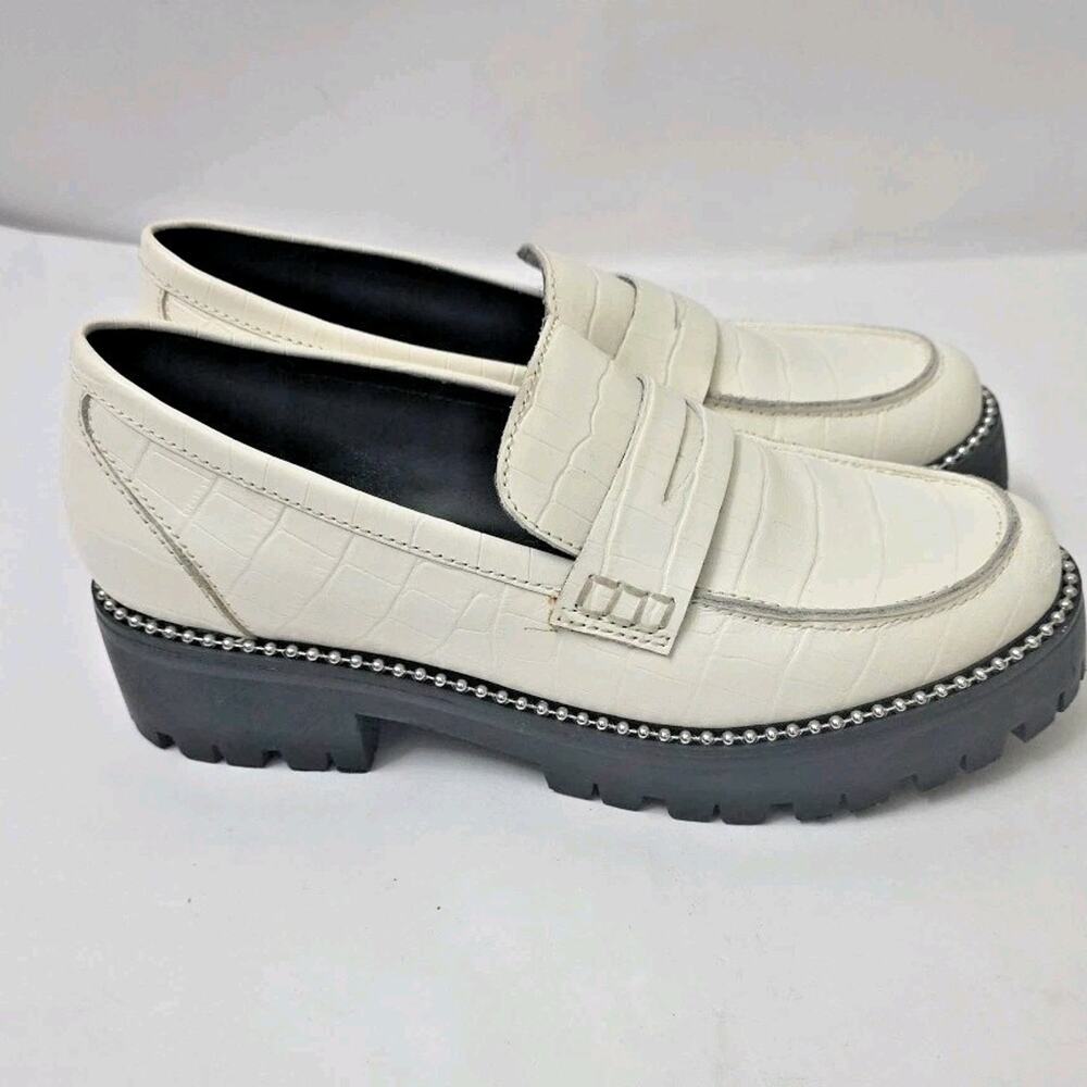Aqua Bela Women's Size 9 White Embossed Lug Sole Loafers Slip On Shoes - Picture 2 of 8